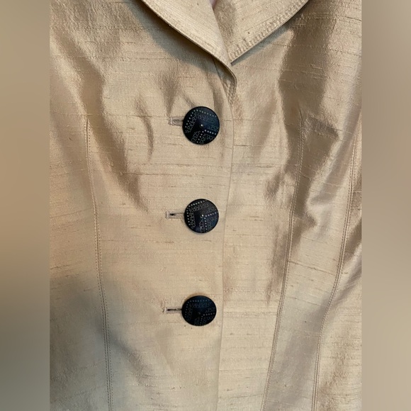 Kay Unger New York Jacket & Skirt size 6, two piece set
Gold silk jacket & skirt - Picture 4 of 14